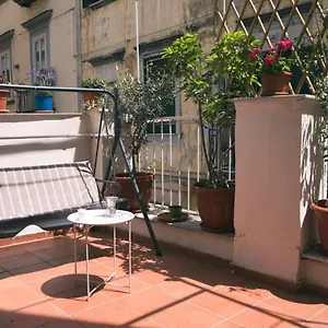 La Casa Del Nespolo, 2 Terrazzi E 2 Bagni In Centro Neapel